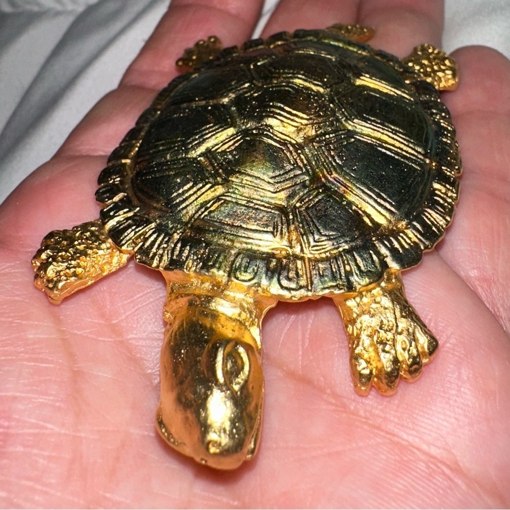 Vintage Box turtle Pin brooch 1990’s piece unsigned